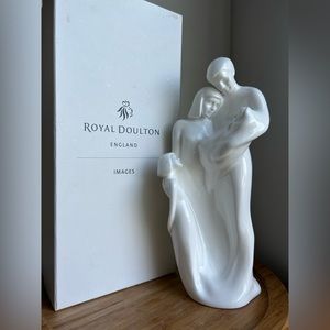 ROYAL DOULTON - NEW IN BOX - TENDER MOMENT - 2010